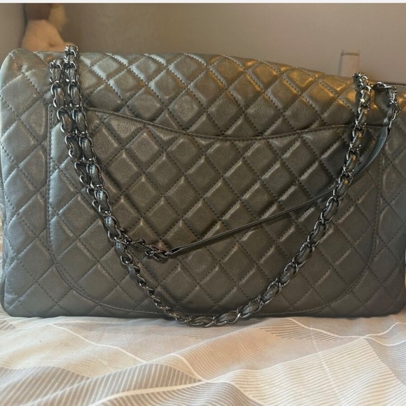 Metallic Calfskin Quilted XXL Travel Flap Bag Dark Silver - Picture 4 of 4